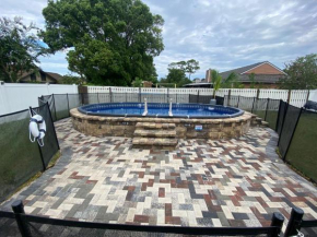 3 bedrooms 3 bath, swimming pool, free parking and wifi